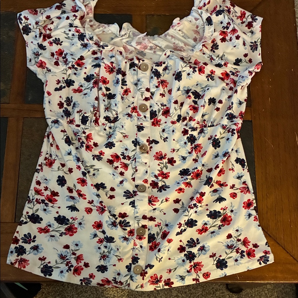 Juniors No Boundaries Floral Top with buttons don’t unbutton XXL (19) Worn once